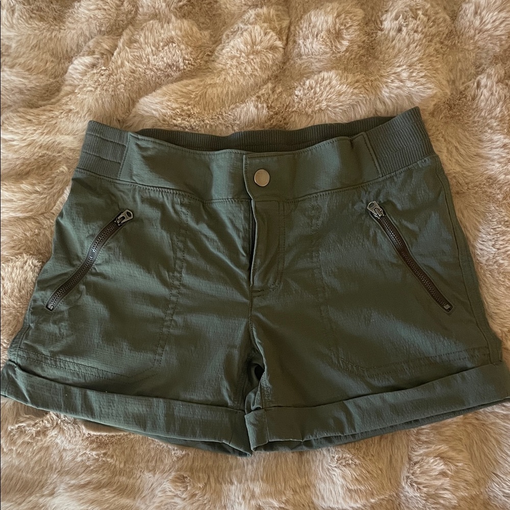 Athleta Forest Green Cargo Shorts Size 6